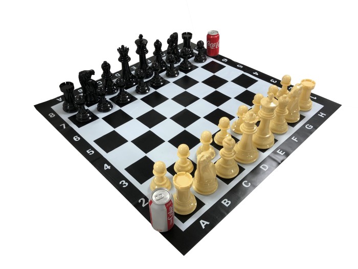 GIANT GARDEN CHESS SET + Vinyl Board 8 in.King Plastic