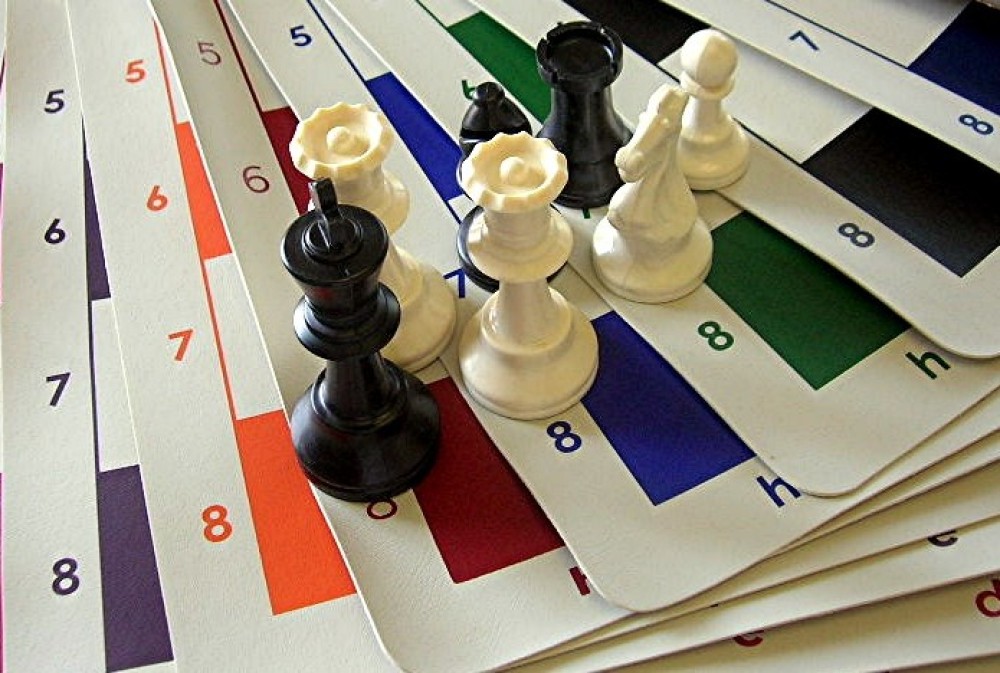 CLUB COMBO: Chess Set w/ Vinyl Board - Tournament Standard